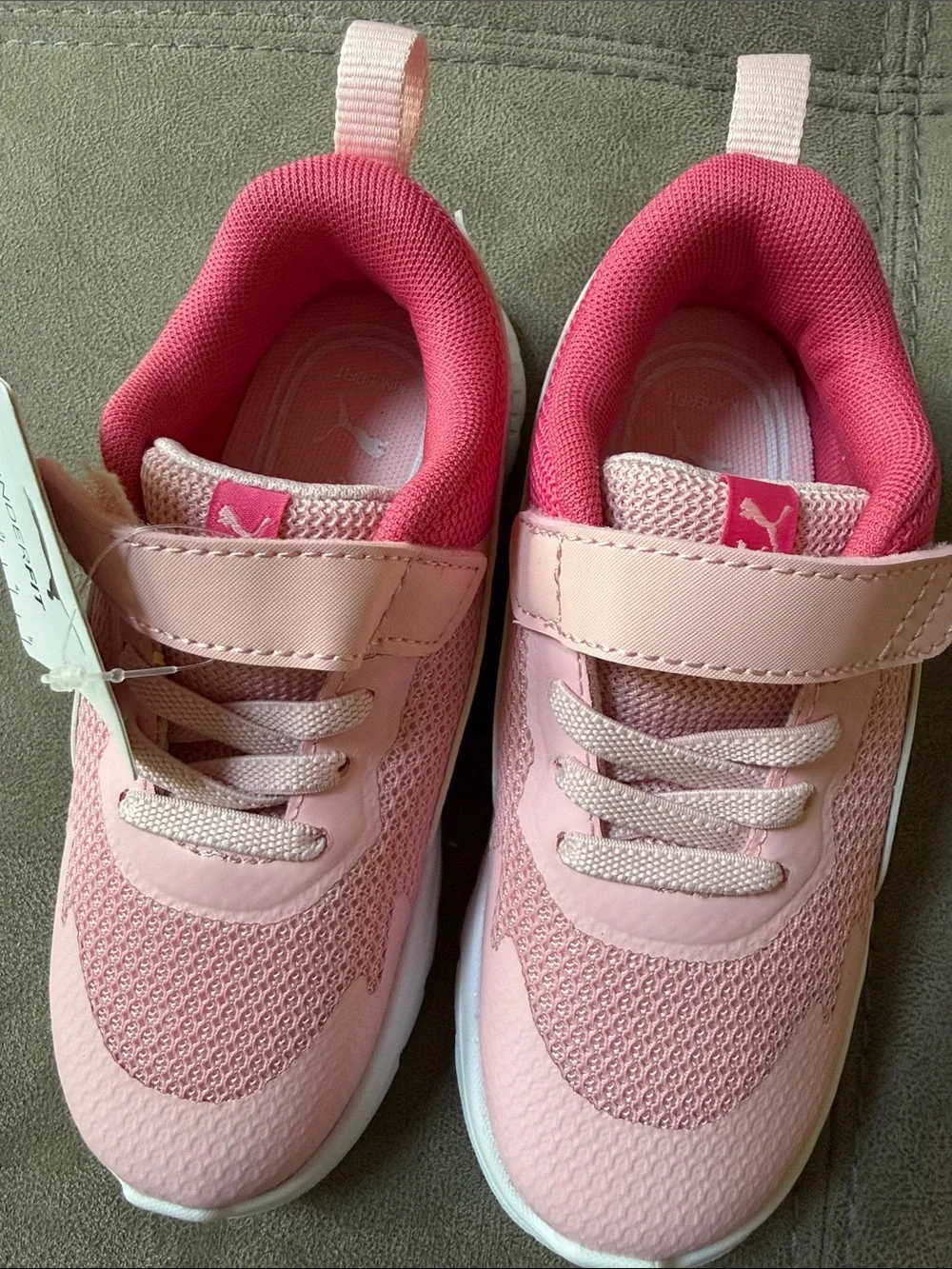 PUMA Evolve Run Mesh girl‘s size 10 sneakers